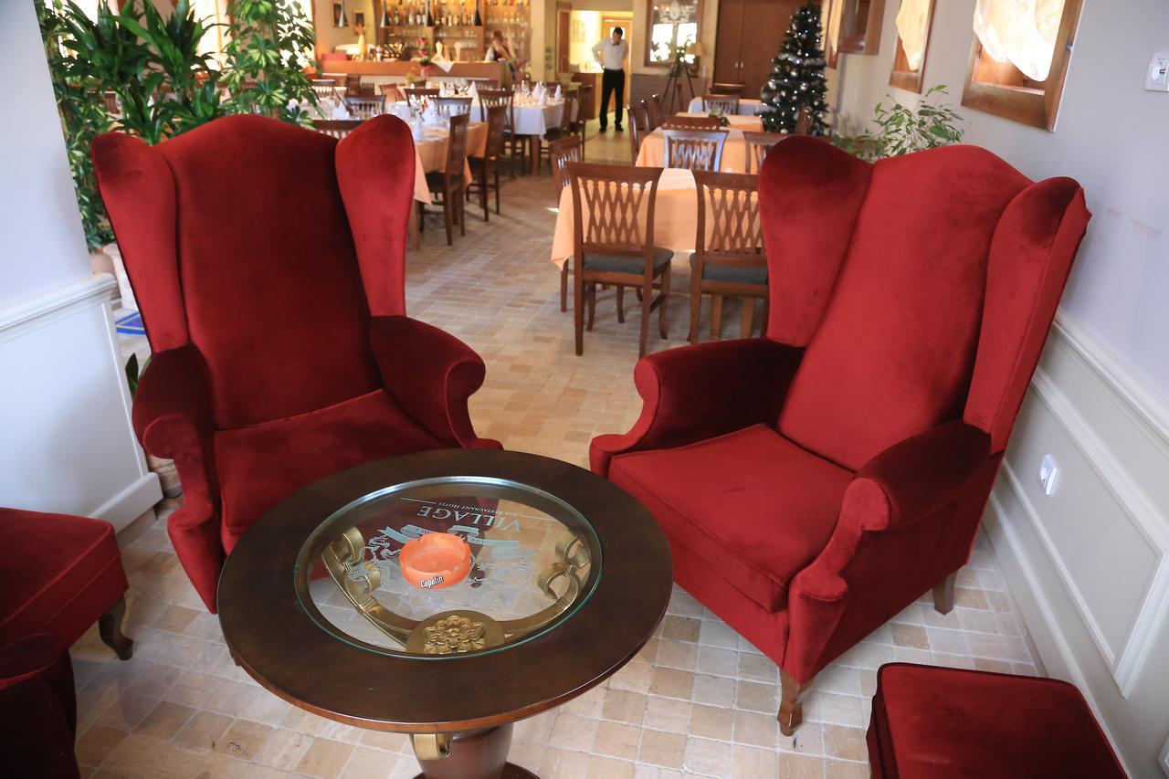 Hotel Village Stari Banovci Luaran gambar